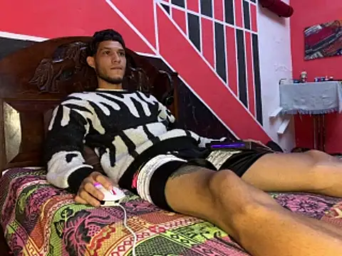 tanned_boy Adlı Modelin Web Kamerası Şovu