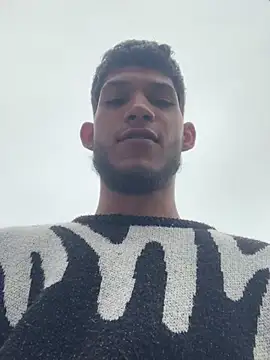 tanned_boy Adlı Modelin Web Kamerası Şovu