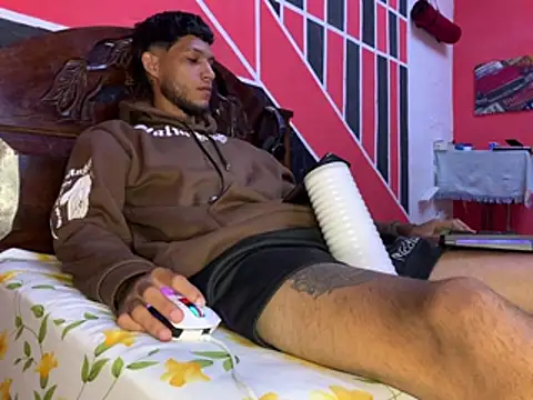 tanned_boy Webcam-Show