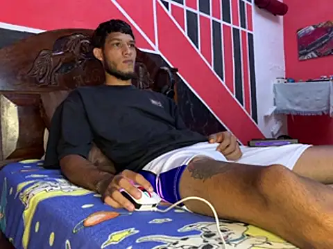 tanned_boy Show Webcam