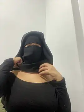 Hijabi_HotGirls Adlı Modelin Canlı XXX Sohbeti