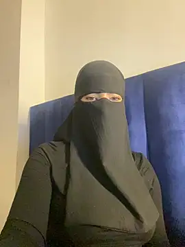 Hijabi_HotGirls Adlı Modelin Canlı XXX Sohbeti