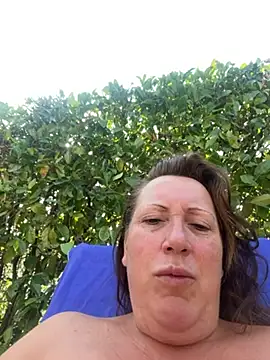 Pokazy przed kamerką – xsexycurvymilf