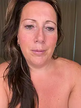 Chat +18 de xsexycurvymilf ao vivo