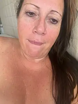 Chat +18 de xsexycurvymilf ao vivo