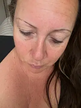 دردشة xsexycurvymilf الجنسية المباشرة