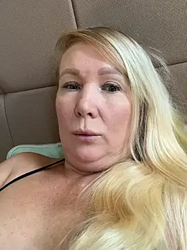 EmmaInLove23 Live XXX-chat