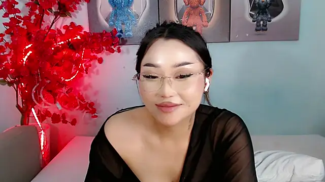 ichiben Adlı Modelin Canlı Sohbet Odası
