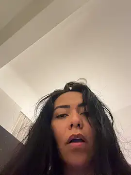 XXX chat uživo modela PetitLumiere
