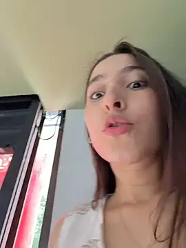 Pokazy przed kamerką – LittleDoll___