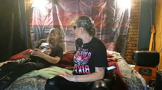 PropertyAndBiker: вебкам-шоу