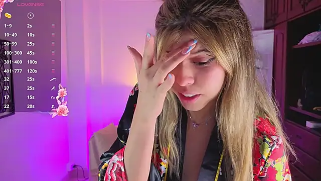 NATAASHA___ Adlı Modelin Canlı XXX Sohbeti