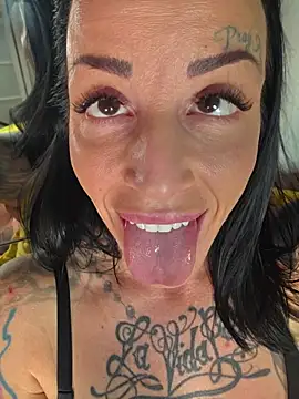 EmilyDiazofficial's Webcam Show