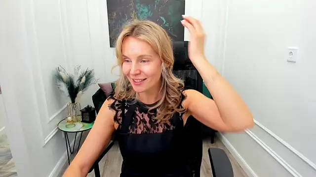 Sinty_Devis Adlı Modelin Canlı XXX Sohbeti