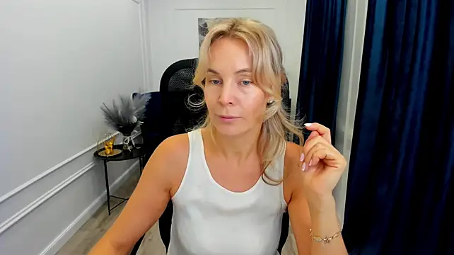 Sinty_Devis élő XXX-chatje
