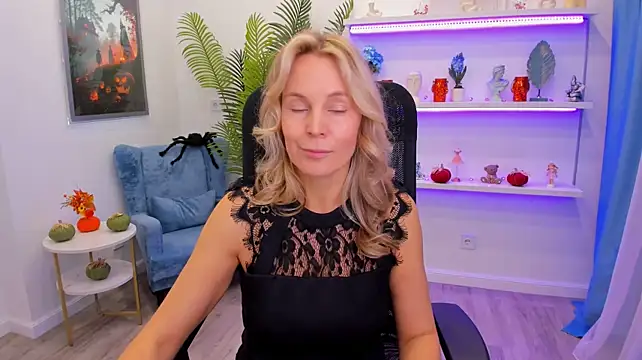 Sinty_Devis Adlı Modelin Canlı XXX Sohbeti