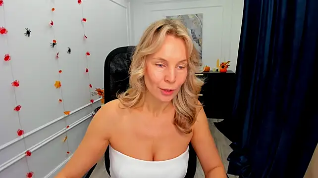 Sinty_Devis Adlı Modelin Canlı XXX Sohbeti