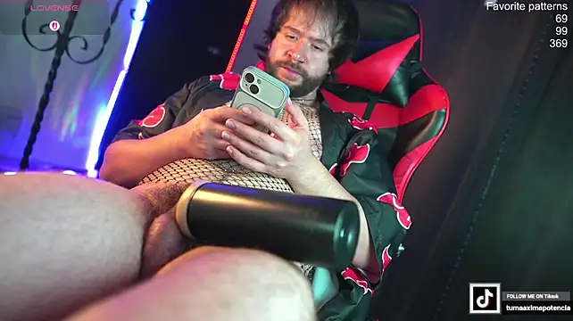 הופעת וובקאם של Just_Your_Dreamboy