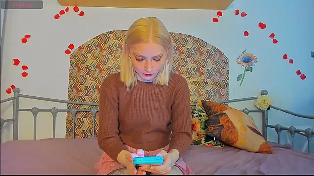 LizzyJordansxox Show in webcam