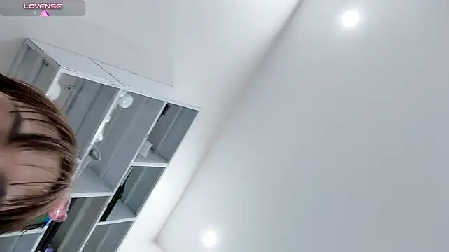 Sunflower-2k Adlı Modelin Canlı XXX Sohbeti