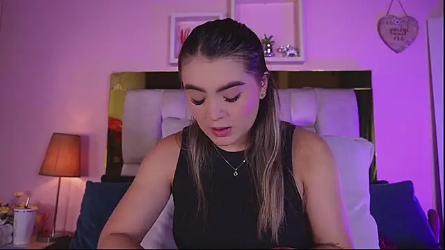 Онлайн чат XXX emmy_r