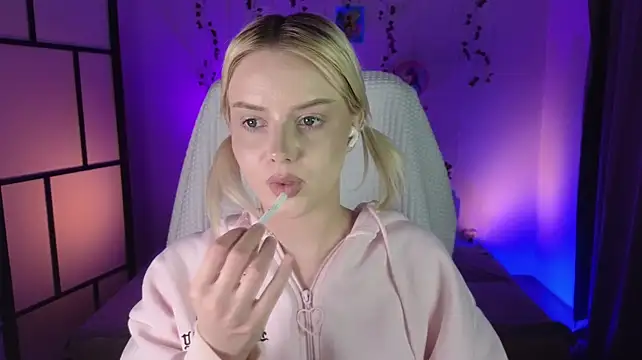 mimi_boobo Adlı Modelin Web Kamerası Şovu