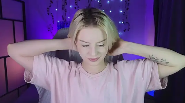 mimi_boobo Show in webcam