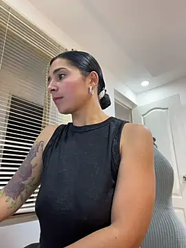 Chat +18 de Meganmilk1 ao vivo