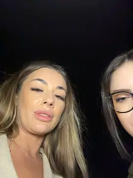 IsabellaEtthan's Webcam Show