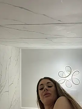 IsabellaEtthan élő XXX-chatje