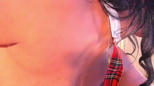 SaraApril_1 Chat XXX in diretta