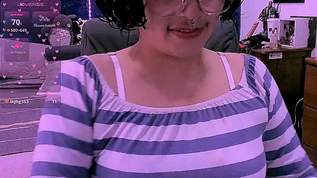 عرض كام NinaYellow