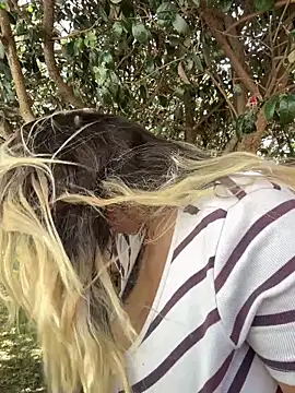 Enyeld_ruru Show in webcam