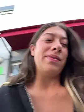 Enyeld_ruru Show in webcam