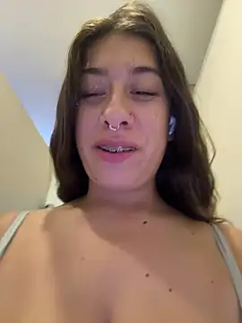 Enyeld_ruru Adlı Modelin Canlı XXX Sohbeti