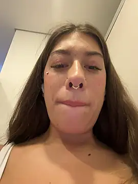 Enyeld_ruru Show in webcam