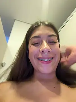 הופעת וובקאם של Enyeld_ruru