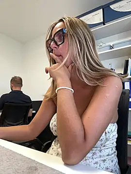 Pertunjukan Kamera Web Hii_Lolla