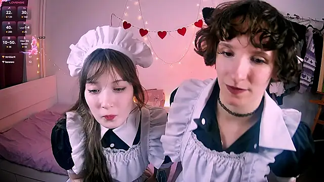 Violet_Veliya: διαδικτυακό σόου στην κάμερα