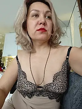 YoursLovelyy's Webcam Show