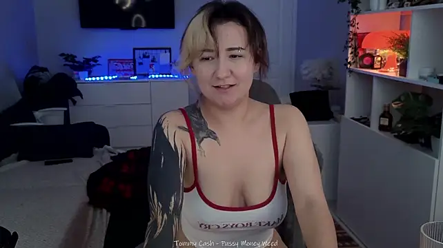 Megan__Hart Show in webcam