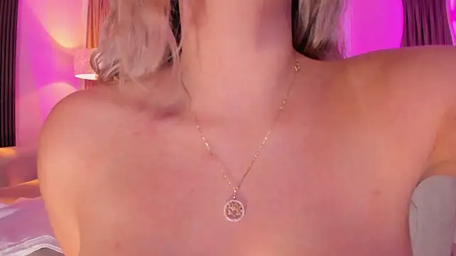 Živý XXX chat Leah_Grey