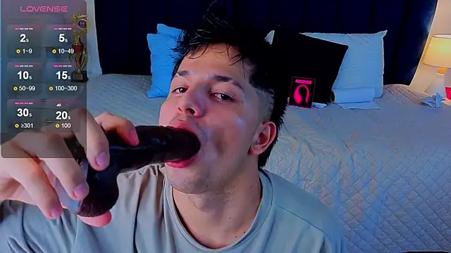 Show modela Issac_james_ na web-kameri