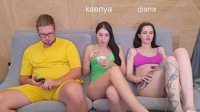 Ksenny Pertunjukan Webcam