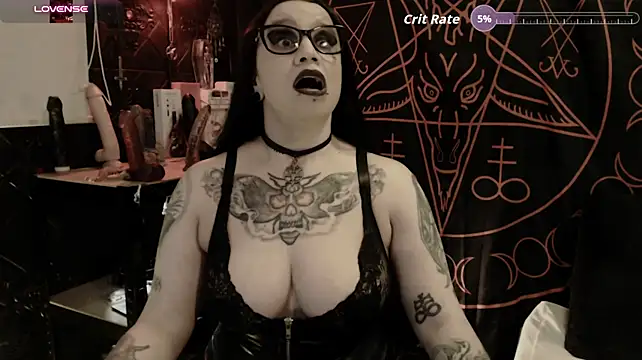 Evil_Queen_666 Adlı Modelin Canlı XXX Sohbeti