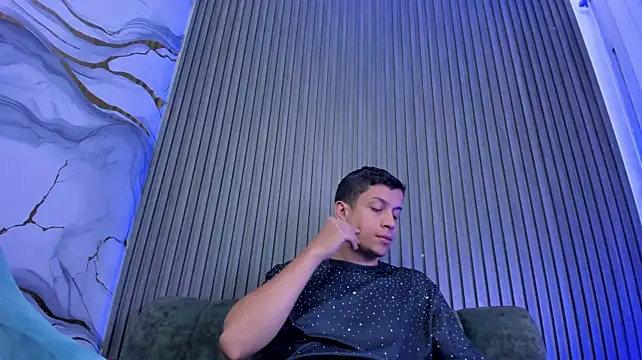 Show modela AgarEvans na web-kameri