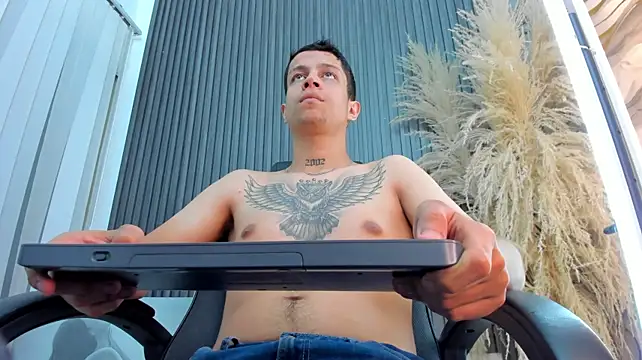 Show modela AgarEvans na web-kameri