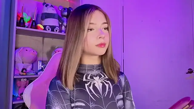 EmilyMiller_ Show in webcam