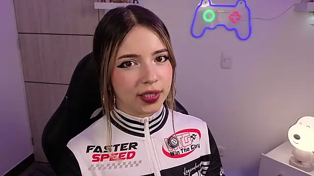 XXX chat uživo modela EmilyMiller_