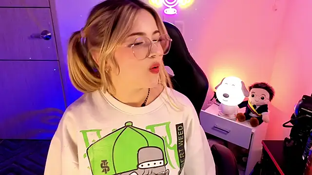 Živý XXX chat EmilyMiller_
